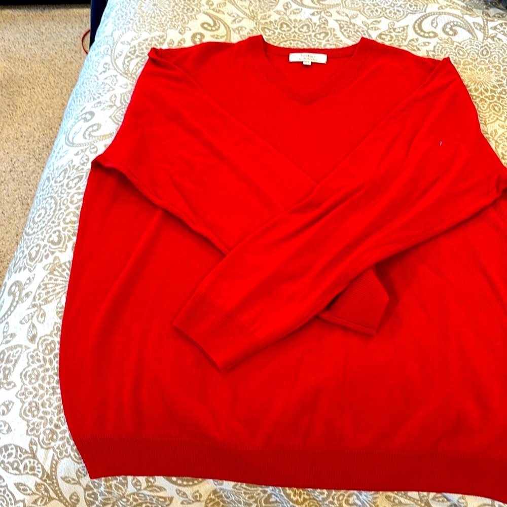 EUC men’s V-neck sweater. Extra fine Marino wool. Size XLT.